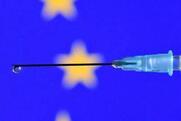 Το υπαρξιακό Βατερλώ της ΕΕ με τα εμβόλια και η ενοχλητική αλήθεια που αποκαλύπτει