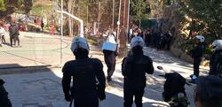 Λόφος Στρέφη / Αστυνομικές δυνάμεις έζωσαν παιδικό αποκριάτικο πάρτι (βίντεο, φωτογραφίες)