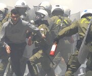 «Το πρώτο πράγμα που έγραψα είναι ότι με χτύπησαν με πυροσβεστήρα»: Ο Γ.Καυκάς απαιτεί δικαιοσύνη