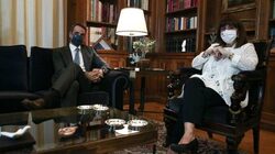 Τρίζουν οι σχέσεις Σακελλαροπούλου -Μητσοτάκη: Κόντρες γοήτρου και αμοιβαία καχυποψία