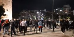 Εκτεταμένα επεισόδια στη Θεσσαλονίκη μεταξύ διαδηλωτών κατά του lockdown και αστυνομικών (vid)
