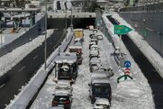 Έκθετος ο Μητσοτάκης για την Αττική Οδό: «Αποποίηση άλλων αξιώσεων» για τα 2.000 ευρώ