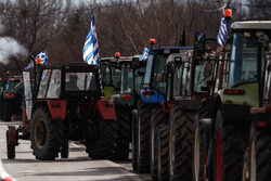 Αιφνιδιαστικό μπλόκο από αγρότες στο Τελωνείο Καστοριάς