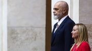 Αλβανικό δικαστήριο αναστέλλει την συμφωνία με Ιταλία για τους μετανάστες