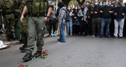 Η ανυπακοή του πεζοδρομίου τρομάζει τη Δεξιά...