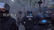 Σκηνές χάους και γενικευμένης εξέγερσης στη Γερμανία με άγριες συγκρούσεις για τα εργασιακά και τις απαγορεύσεις της πανδημίας και 100 αστυνομικούς τραυματίες (vid)