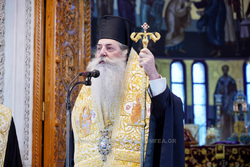 «Πυρ και μανία» η Μητρόπολη Πειραιώς με τον Μόσιαλο