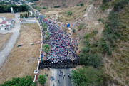 Μεταναστευτικό "καραβάνι" σταμάτησε κοντά στα σύνορα της Γουατεμάλας στο δρόμο τους προς τις ΗΠΑ