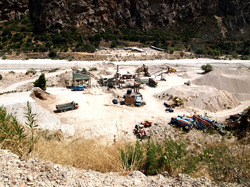 ΘΑ ΑΦΗΣΟΥΜΕ ΝΑ ΚΑΤΑΣΤΡΕΨΟΥΝ ΤΟΝ ΤΟΠΟ ΜΑΣ  ( ΠΟΤΑΜΙΑ ΚΑΙ ΑΚΤΕΣ ) ΓΙΑ ΜΙΑ ΧΟΥΦΤΑ ΕΥΡΩ;