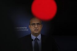 Ο Τσίπρας ζητάει υπηρεσιακό υπουργό Εσωτερικών και το Μαξίμου κάνει πως ακούει «υπηρεσιακή κυβέρνηση»