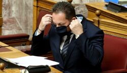 Ξεγυρισμένη …”σφαλιάρα” του Κώστα Βαξεβάνη στη νέα “Καλογριτσιάδα” του κυβερνητικού εκπροσώπου: “Κύριε Πέτσα, στο σπίτι του πετσωμένου δεν μιλάνε για σχοινί”