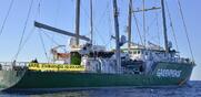 Κέρκυρα / «Ναυμαχία» του Rainbow Warrior III της Greenpeace στο Ιόνιο με το SW Cook των ΕΛΠΕ
