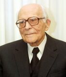 Εμμανουήλ Κριαράς: «Στη ζωή μου έκαμα αυτό που θεωρούσα καθήκον μου».