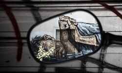Greek Philoxenia: Τουρισμός και επιχείρηση απομάκρυνσης αστέγων από το Θησείο