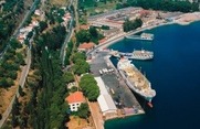 ΥΠΕΓΡΑΦΗ Η ΣΥΜΒΑΣΗ ΓΙΑ ΤΗΝ ΚΑΤΑΣΚΕΥΗ ΤΟΥ ΝΕΟΥ ΛΙΜΑΝΙΟΥ ΑΙΓΙΟΥ