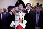 Κλασικός δικτατορίσκος.