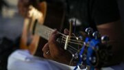 Θεσσαλονίκη: Τρία πρόστιμα σε μουσικό του δρόμου, γιατί η «εργασία» δεν θεωρήθηκε επαρκής