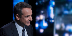 Το δεξιό Antinews απασφάλισε: “Μην αυταπατάστε ο… νέος Μωυσής εξ αρχής είχε στόχο να ξεπουλήσει το Αιγαίο μέσω Χάγης. Ακόμη και πρωτοετής φοιτητής Διεθνών Σχέσεων αντιλαμβάνεται ότι αν πραγματικά ήθελε να θωρακίσει την κυριαρχία της Ελλάδας θα έκανε δυο απλές κινήσεις:…”