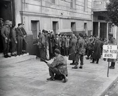 Στις 11 Γενάρη 1945 υπογράφεται ανακωχή ανάμεσα στις Βρετανικές Δυνάμεις και τον ΕΛΑΣ, το τέλος των Δεκεμβριανών