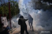 Πανεκπαιδευτικό συλλαλητήριο: Επίθεση με χημικά έξω από την ΑΣΟΕΕ – Εγκλωβισμένοι στο Πεδίον του Άρεως