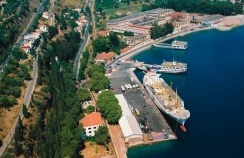 ΥΠΕΓΡΑΦΗ Η ΣΥΜΒΑΣΗ ΓΙΑ ΤΗΝ ΚΑΤΑΣΚΕΥΗ ΤΟΥ ΝΕΟΥ ΛΙΜΑΝΙΟΥ ΑΙΓΙΟΥ