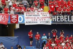 Euro 2016: Aπό επίπληξη έως και αποκλεισμός η πιθανή τιμωρία της Αλβανίας για το πανό