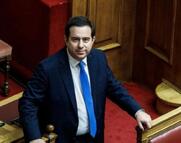 Ευθεία ρατσιστική παραδοχή από τον Μηταράκη στη Βουλή