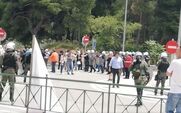 ΜΕΤΑΝΑΣΤΕΣ... Έξι τραυματίες αστυνομικοί και πέντε προσαγωγές ο απολογισμός της έντασης στη Μαλακάσα