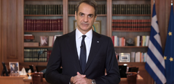 Κυριάκος Μητσοτάκης / Ξέθαψε τη χυδαία θεωρία των δύο άκρων ενώπιον Μπάιντεν