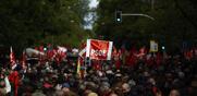 Ισπανία / Χιλιάδες πολίτες ζητούν από τον Πέδρο Σάντσεθ να παραμείνει στην εξουσία