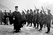 Μητροπολίτης Κοζάνης Ιωακείμ. Υπήρξαν και τέτοιοι ρασοφόροι. Πέθανε σαν σήμερα το 1962.