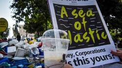 Greenpeace: Μύθος η ανακύκλωση του πλαστικού