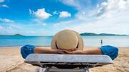 Λεφτά υπάρχουν: Ο Μητσοτάκης τάζει «Holiday pass» στους Βρετανούς για να σώσει την εικόνα του μετά τις φωτιές στη Ρόδο (Video)