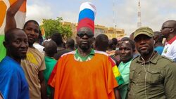 Η χούντα του Νίγηρα ανακαλεί στρατιωτικές συμφωνίες με τη Γαλλία