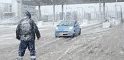 “Ά(χ)ριστοι”: Κατάφεραν πάλι να κλείσουν την Αθηνών – Λαμίας μέσα σε λίγες μόνον ώρες μιας συνηθισμένης για όλη την Ευρώπη χιονόπτωσης! Μόνη κρατική παρέμβαση τα μηνύματα – “τρόμου” από το 112 και τα πρόστιμα (80 ευρώ) για αλυσίδες στο Σύνταγμα! Προστασία στους ιδιώτες της Νέας Οδού