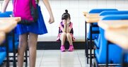 Αιχμηρά σχόλια απ' τα κόμματα της αντιπολίτευσης για τα μέτρα για τη σχολική βία UPD
