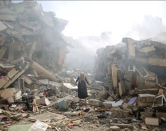 Η Αρουντάτι Ρόι για τη Γάζα: Π̶ο̶τ̶έ̶ ξανά