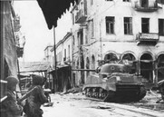4 Γενάρη 1945: Απόφαση του ΕΛΑΣ να αποχωρήσει απ' την Αθήνα, μπροστά στη θηριώδη επιδρομική μανία του Σκόμπυ, για να γλιτώσει τους αμάχους από το βέβαιο θάνατο των βομβών και των μυδραλίων
