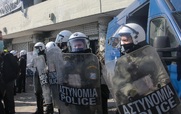 Επέμβαση των ΜΑΤ στο ΑΠΘ για να σταματήσει η κατάληψη στη Νομική Σχολή