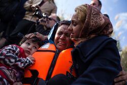 Ζωές σε αναμονή: Οι συνθήκες διαβίωσης των γυναικών στις προσφυγικές δομές των ελληνικών συνόρων