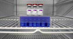 Η AstraZeneca άλλαξε όνομα στο εμβόλιο-Αναφέρει και τις θρομβώσεις στις παρενέργειες