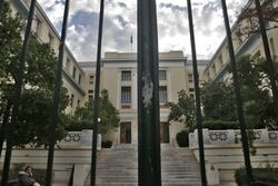 Ποιοι είναι οι κουκουλοφόροι που αποπροσανατολίζουν από το βόρβορο;