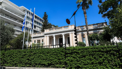 Μέσω διαρροών η απάντηση Μαξίμου στον Κροάτη πρόεδρο