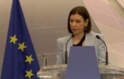 Σκληρή απάντηση ΣΥΡΙΖΑ στην Πελώνη: Αν αναζητά ψεύτες να απευθυνθεί στον κ.Μητσοτάκη – αν τον πετύχει σε κανένα τριήμερο – που έχει πανηγυρίσει ότι νίκησε τον κορονοϊό 10 φορές