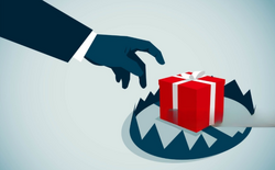 Το τυράκι της θετικότητας στη φάκα Μητσοτάκη