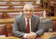 Διπλοθεσίτης βουλευτής της ΝΔ ζητά να μην πληρώσει εισφορά υπέρ των ανέργων