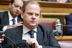 Εκατομμύρια για συμβούλους του «Υποδομών», απαξίωση του «Μεταφορών»