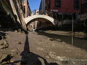 Ιταλία: Στερεύει η Βενετία και χάνεται το νερό από τα κανάλια – Η επιστημονική εξήγηση