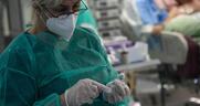 Εκρηκτική αύξηση κρουσμάτων και θανάτων από κορονοϊό