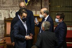 Θέμα στον Guardian το αντεργατικό νομοσχέδιο: «Αλλάζει δραματικά η εργασιακή ζωή στην Ελλάδα»
